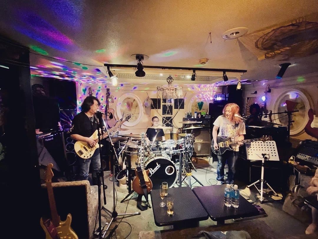 Classic rock live session inside Rock Bar Heaven Akasaka